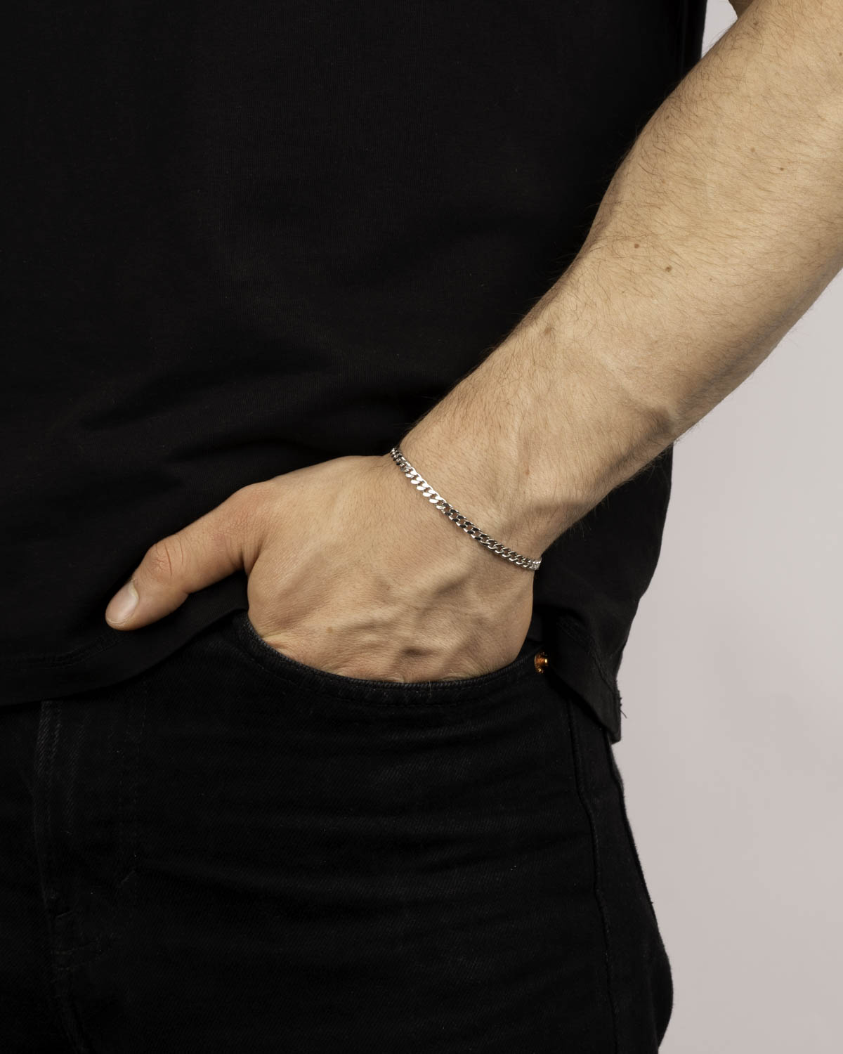 Curb Armband