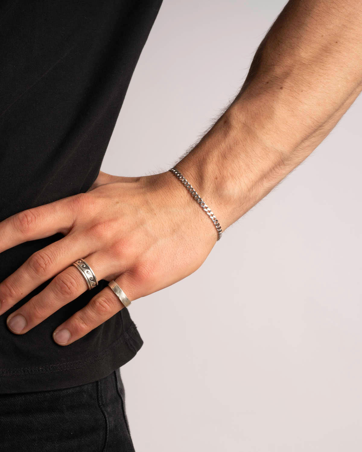 Curb Armband